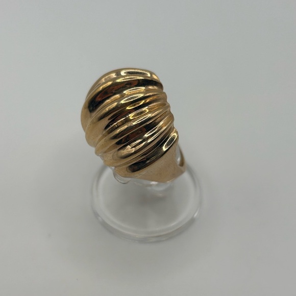Vintage gold tone dome ring - Picture 3 of 6